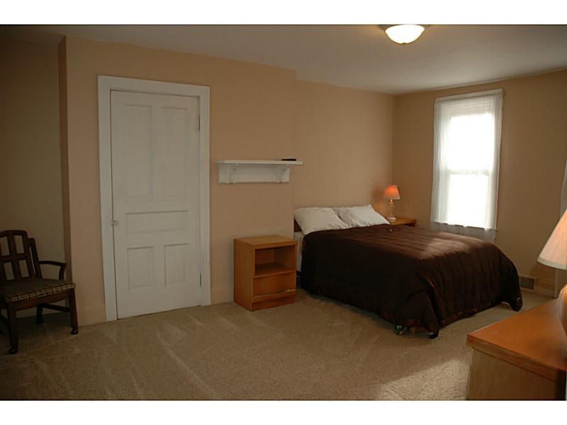 522 Keystone Street Pittsburgh, PA 15215 - Photo 8 of 24 Bedroom. Windows provide a lot of natural light into bedroom.