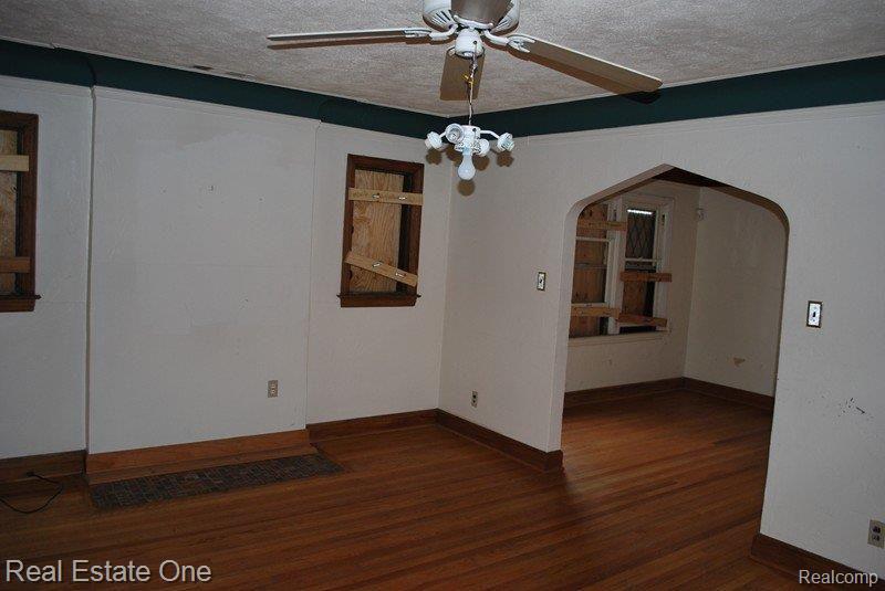 6154 Yorkshire Road Detroit, MI 48224 - Photo 12 of 25 Living Area
