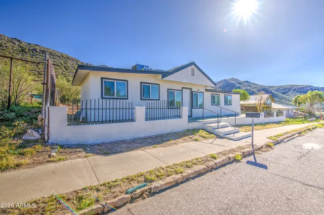 $300,000 | 300 North Magma Avenue, Superior, AZ 85173