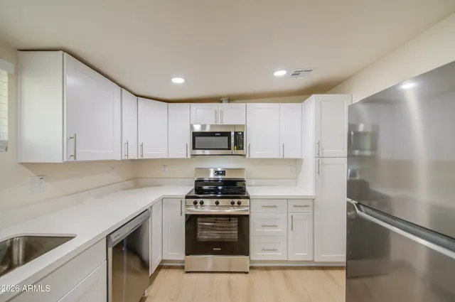 $300,000 | 300 North Magma Avenue, Superior, AZ 85173