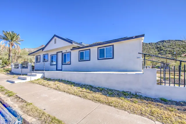 $300,000 | 300 North Magma Avenue, Superior, AZ 85173