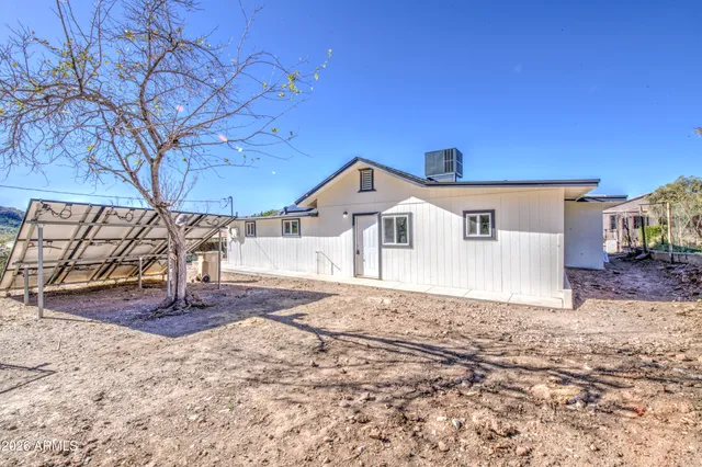 $300,000 | 300 North Magma Avenue, Superior, AZ 85173