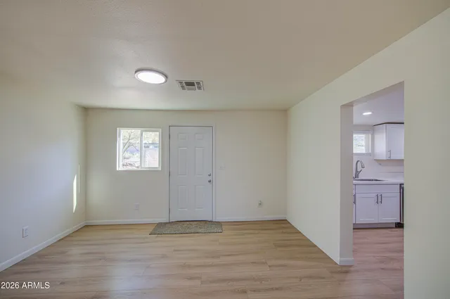 $300,000 | 300 North Magma Avenue, Superior, AZ 85173