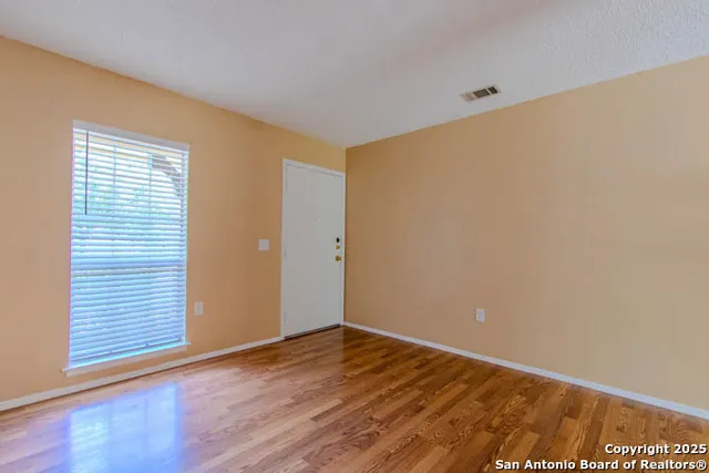 $1,400 | 123 Meadow Lark, Converse, TX 78109