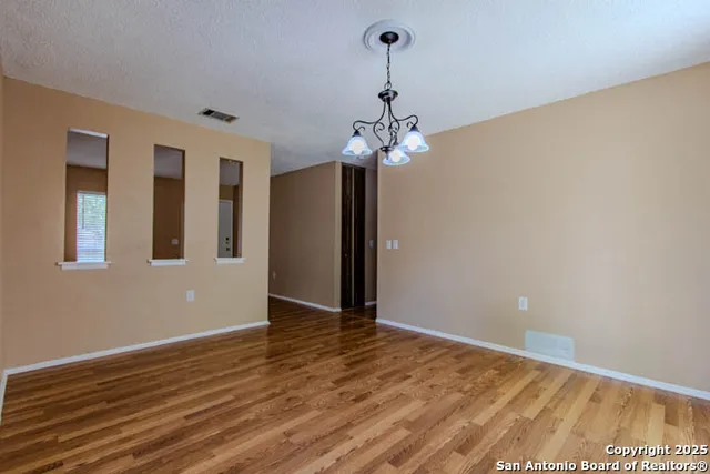 $1,400 | 123 Meadow Lark, Converse, TX 78109