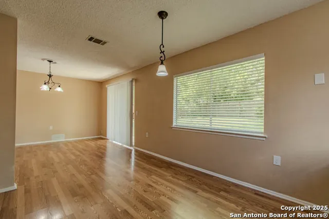 $1,400 | 123 Meadow Lark, Converse, TX 78109