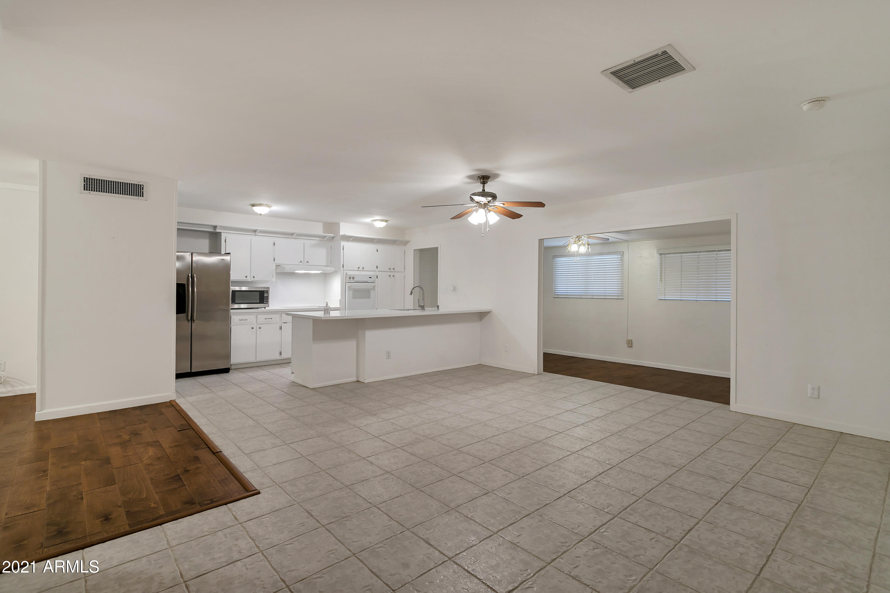 3155 West Shangri-la Road Phoenix, AZ 85029 - Photo 8 of 24 Gallery Image 8