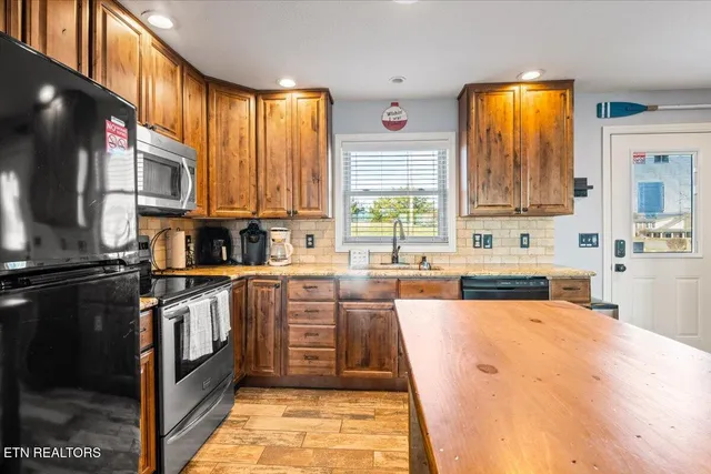 $449,900 | 470 Deerfield Landing Road, Unit 8C, La Follette, TN 37766