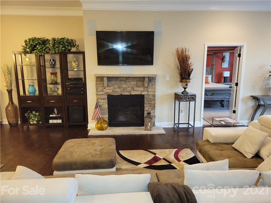 9003 Inverness Bay Road Charlotte, NC 28278 - Photo 5 of 21 Gallery Image 5