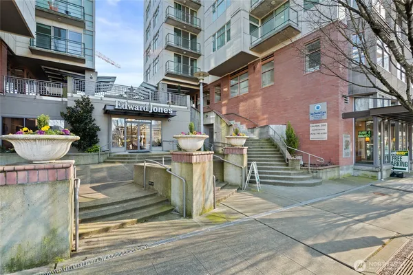 $1,695 | 1100 106th Avenue Northeast, Unit 508, Bellevue, WA 98004