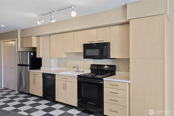 $1,695 | 1100 106th Avenue Northeast, Unit 508, Bellevue, WA 98004