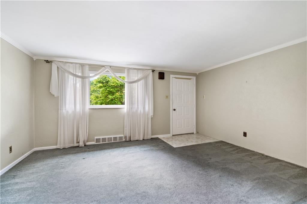2207 North Forest Grove Road Coraopolis, PA 15108 - Photo 5 of 32 Gallery Image 5