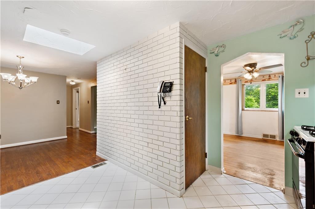 2207 North Forest Grove Road Coraopolis, PA 15108 - Photo 10 of 32 Gallery Image 10