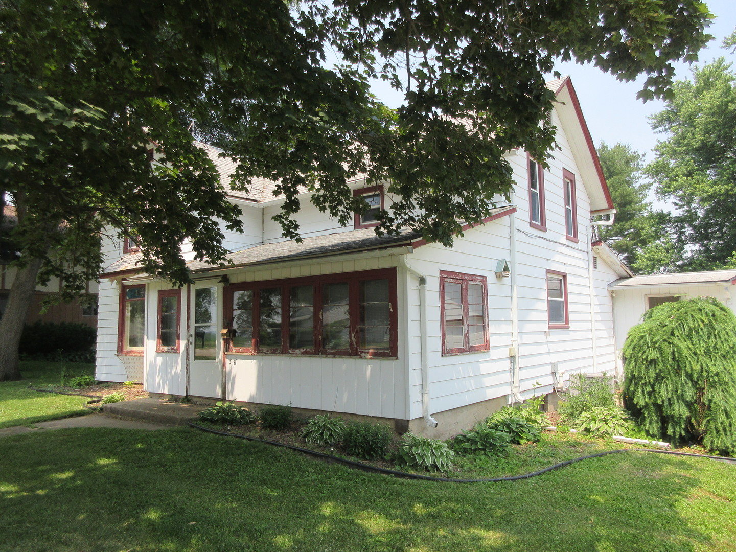 308 West Grove Road Sterling, IL 61081 - Photo 2 of 35 a front view of a house with a yard