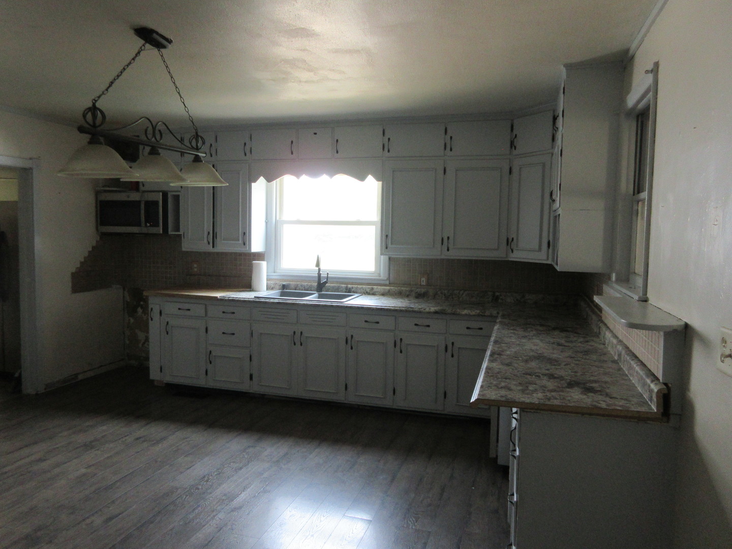 308 West Grove Road Sterling, IL 61081 - Photo 5 of 35