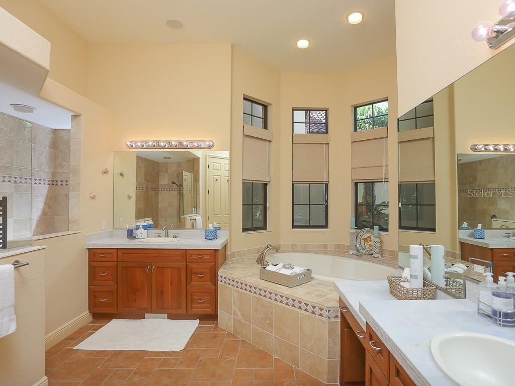 9273 Swaying Branch Road Sarasota, FL 34241 - Photo 17 of 25 Gallery Image 17