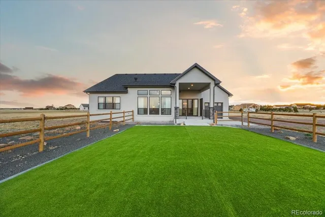 a view of a house with backyard and porch