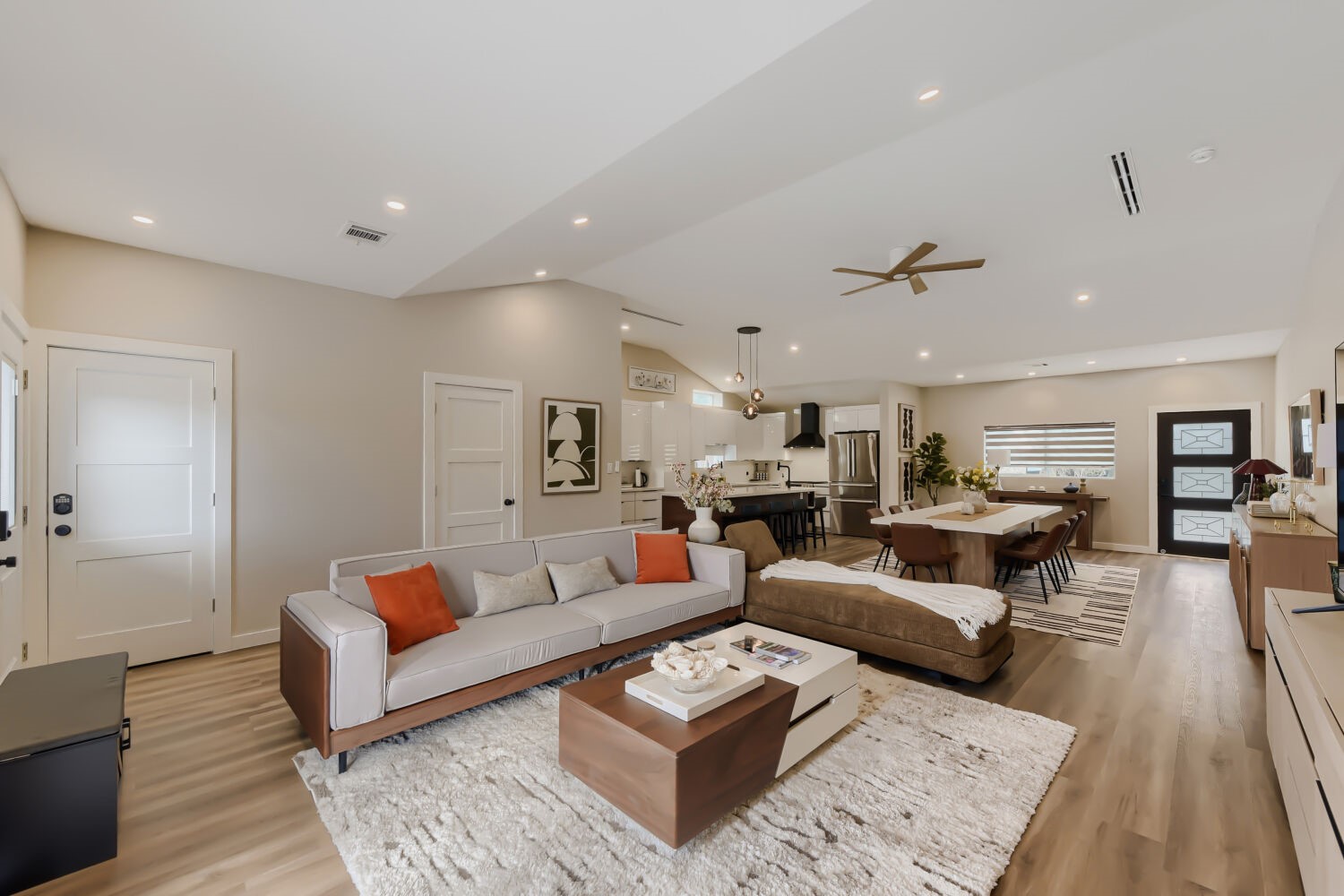 8815 Sharpview Drive Houston, TX 77036 - Photo 4 of 33