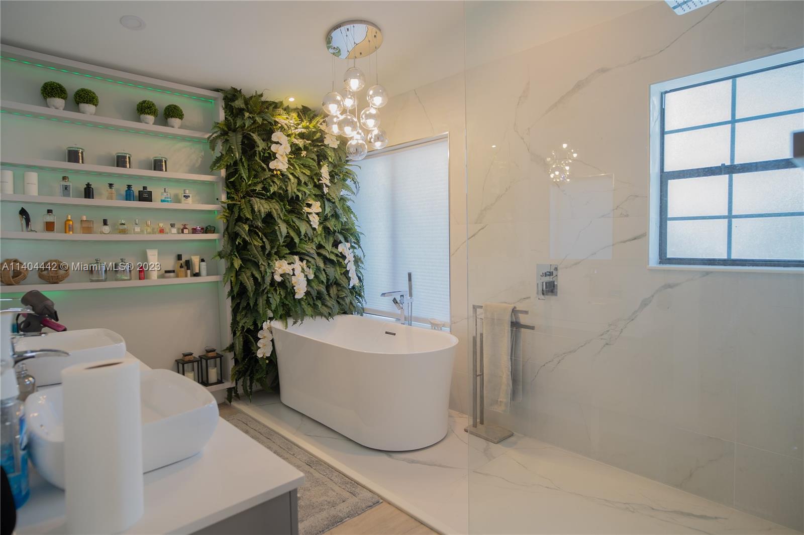 10684 Santa Laguna Drive Boca Raton, FL 33428 - Photo 18 of 39 a bathroom with a bathtub sink and toilet