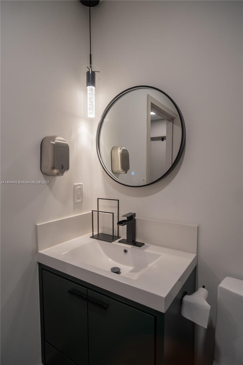 10684 Santa Laguna Drive Boca Raton, FL 33428 - Photo 27 of 39 a bathroom with a sink and a mirror