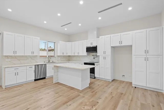 a view of a house with porch