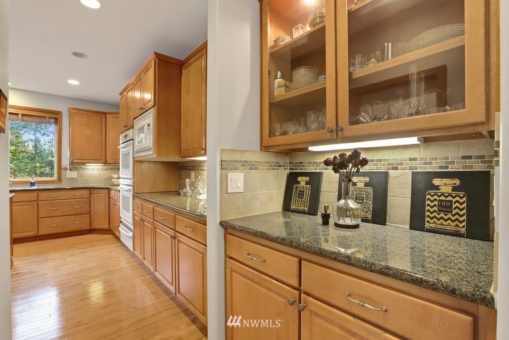 18716 12th Drive Southeast Bothell, WA 98012 - Photo 12 of 38 Gallery Image 12