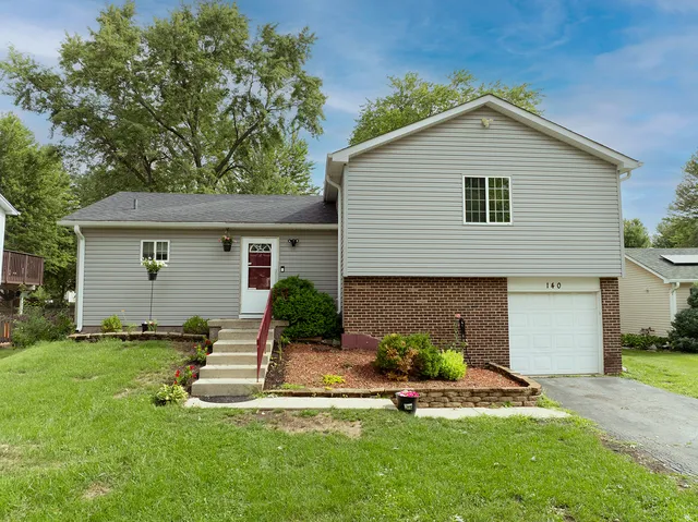 $308,000 | 140 Thackeray Drive, Bolingbrook, IL 60440