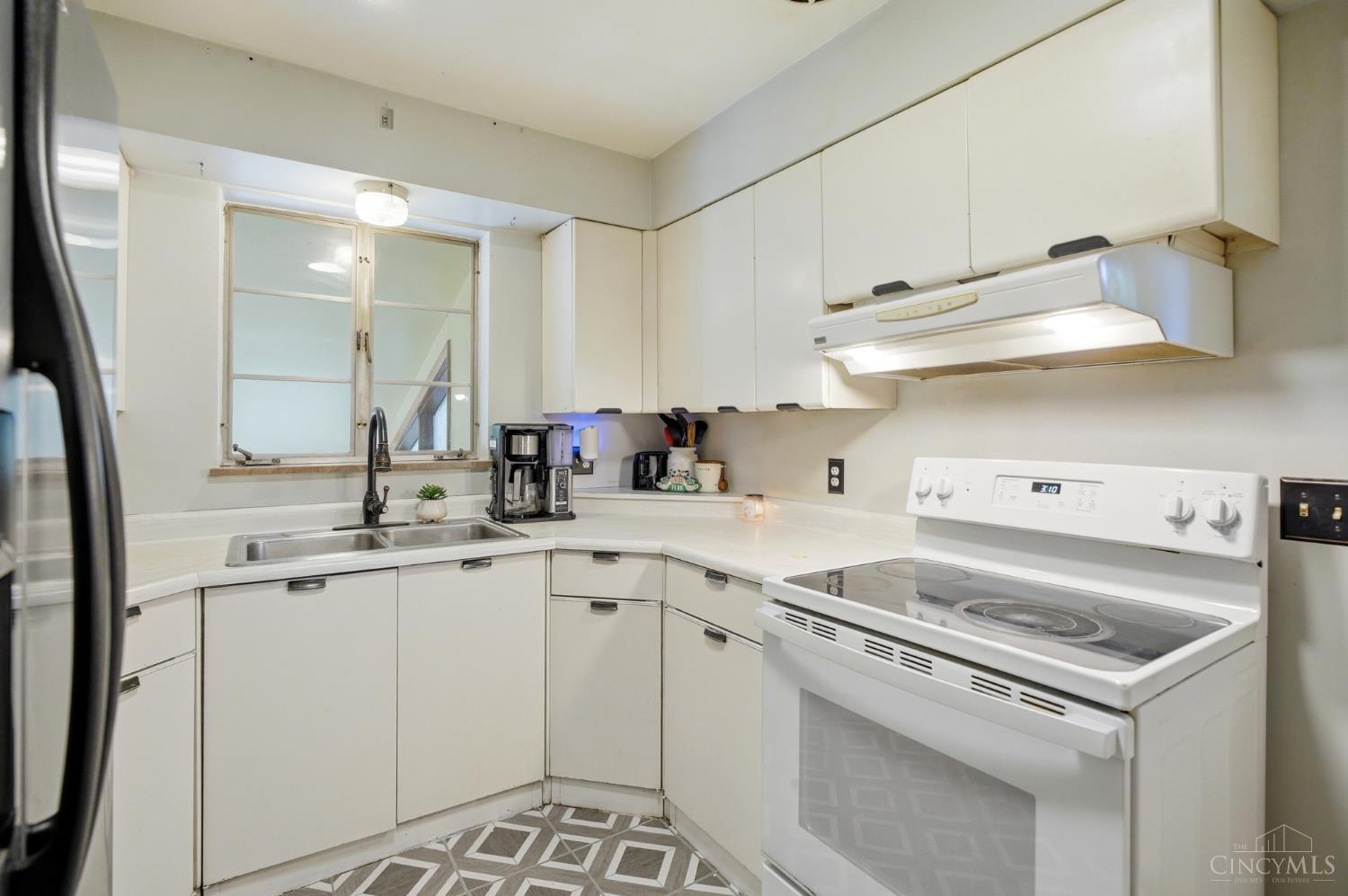 6027 Springdale Road Cincinnati, OH 45247 - Photo 9 of 25