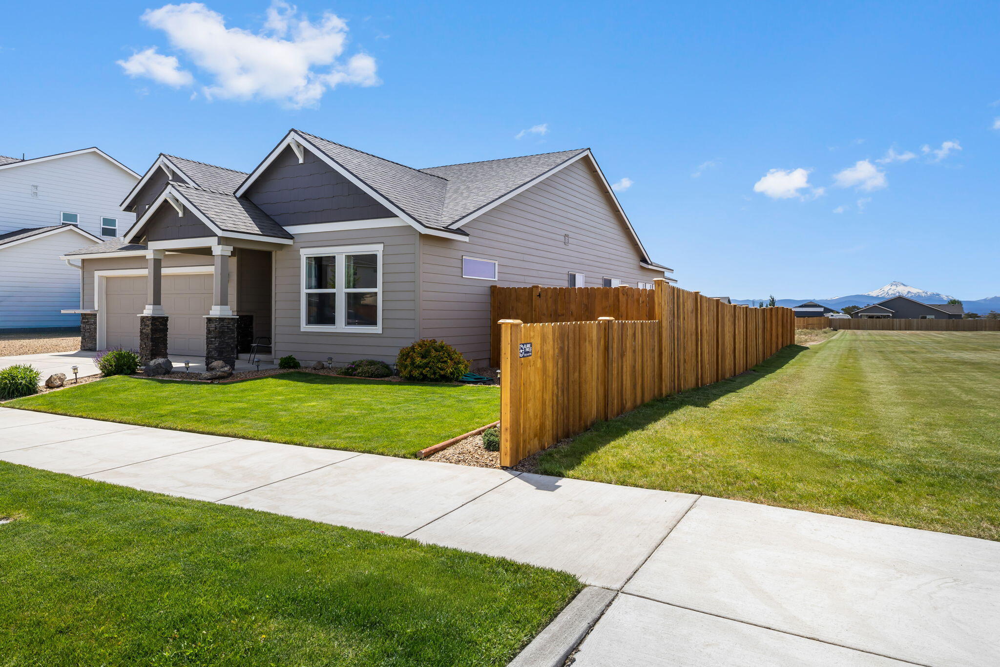 1132 Northwest Golf Course Drive Madras, OR 97741 - Photo 28 of 36 a front view of a house with yard