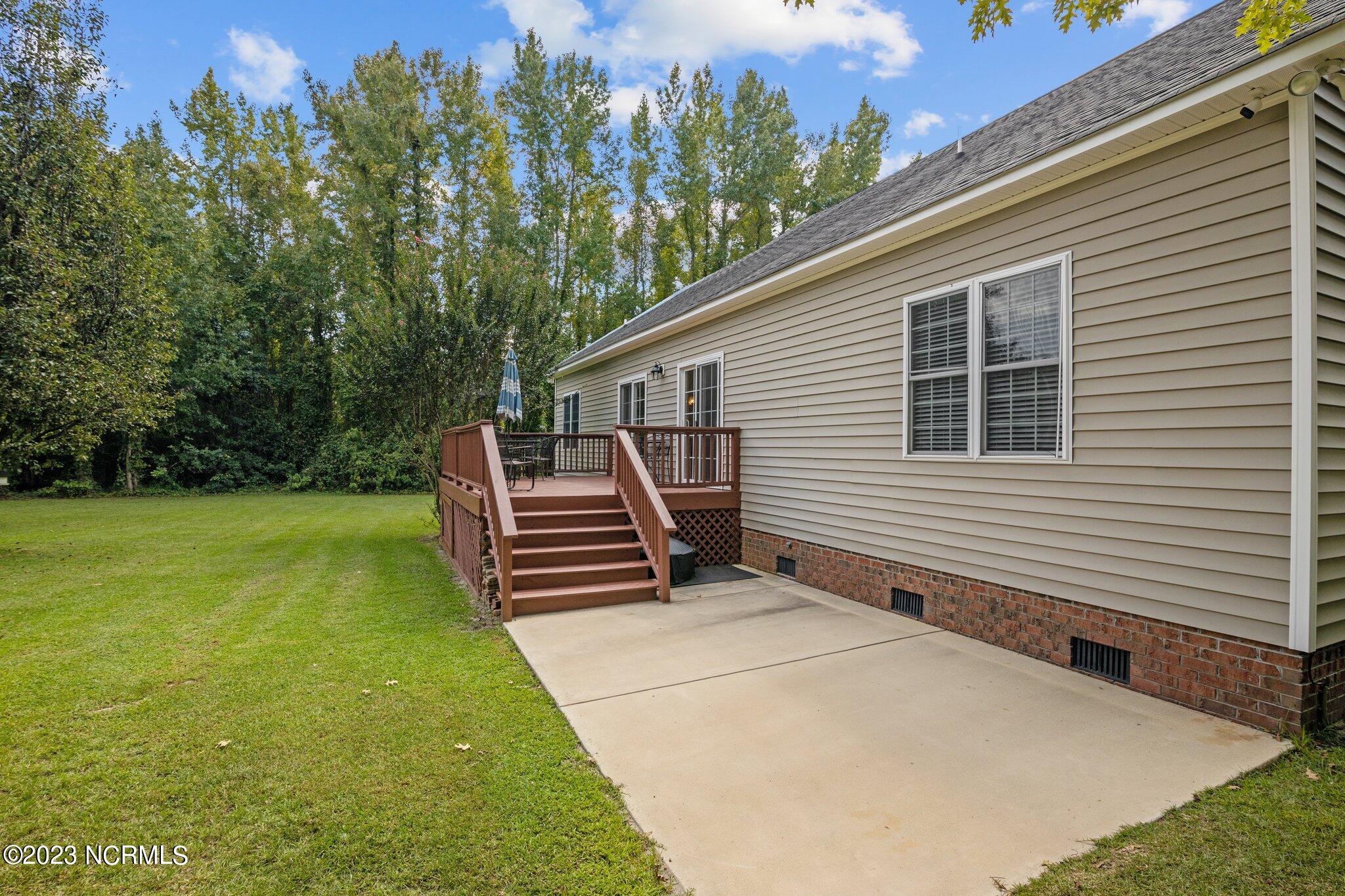 403 Pirates Road New Bern, NC 28562 - Photo 40 of 43 11-web-or-mls-2I3A0009 (1)