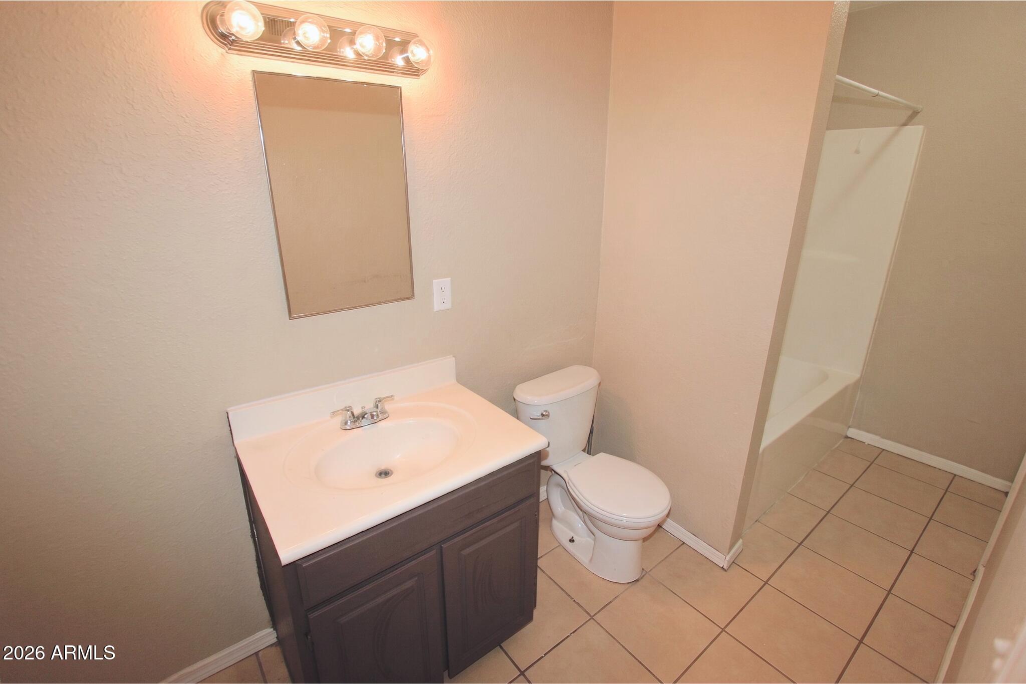 2747 East Chipman Road, Unit 2 Phoenix, AZ 85040 - Photo 6 of 7 6