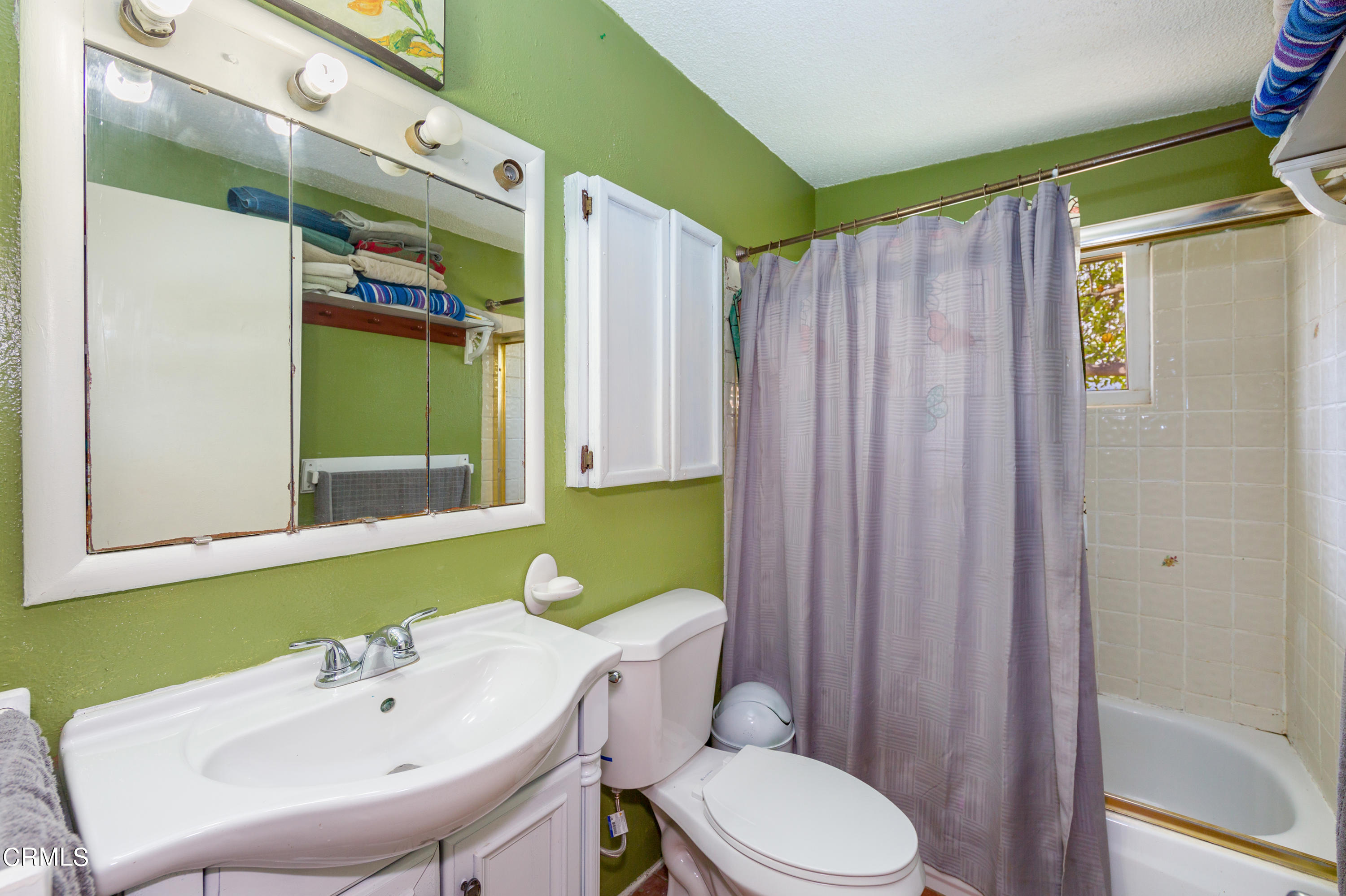 3555 East Telegraph Road Fillmore, CA 93015 - Photo 10 of 21 a bathroom with a sink toilet and shower