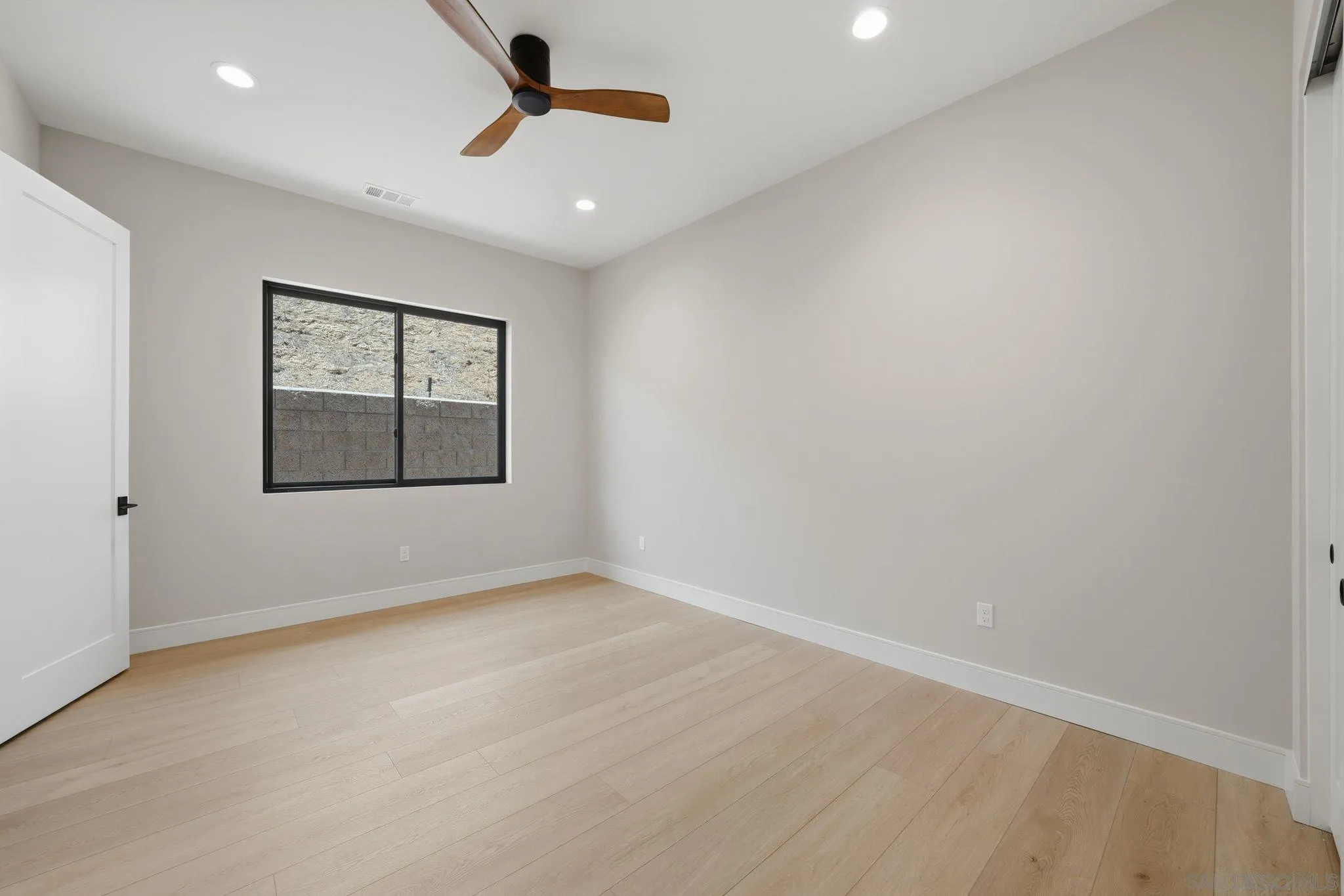 3916 Citrus Drive Fallbrook, CA 92028 - Photo 34 of 72 an empty room with windows and cabinet