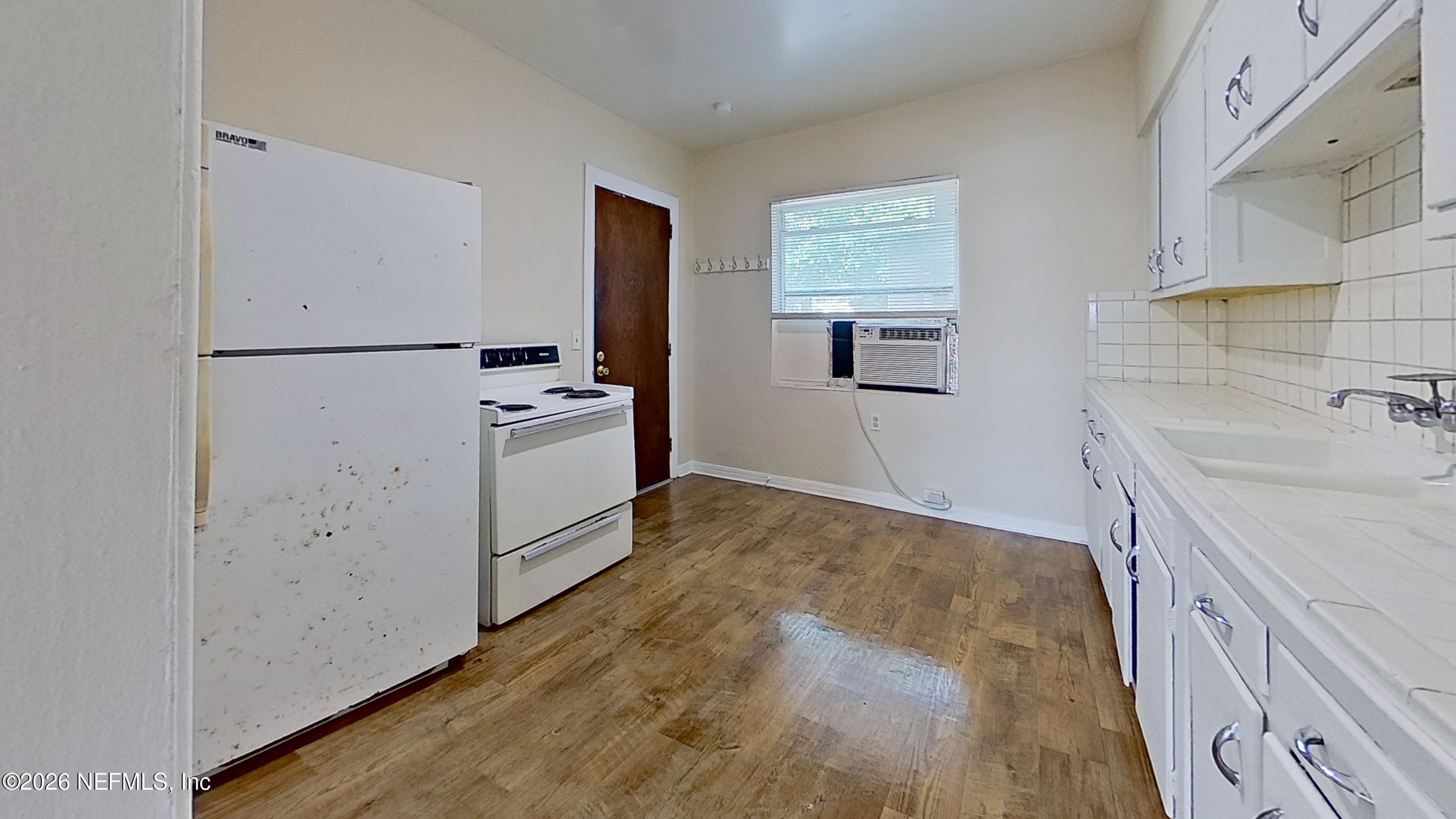 1464 Holmesdale Road Jacksonville, FL 32207 - Photo 6 of 10 original (3)