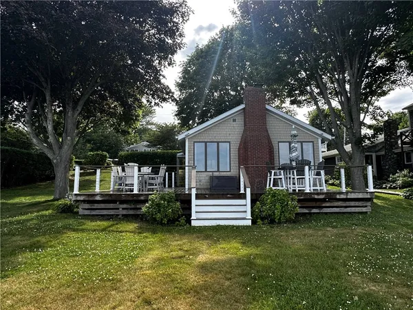 $3,400 | 25 Bayside Avenue, Portsmouth, RI 02871