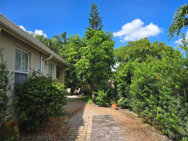 $930,000 | 11141 Northwest 77th Terrace, Doral, FL 33178