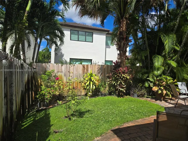 $930,000 | 11141 Northwest 77th Terrace, Doral, FL 33178