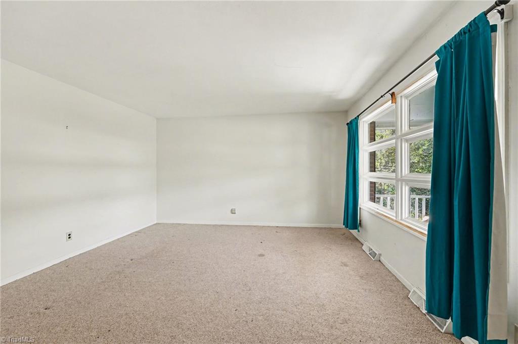 3410 Fern Place Greensboro, NC 27408 - Photo 4 of 29