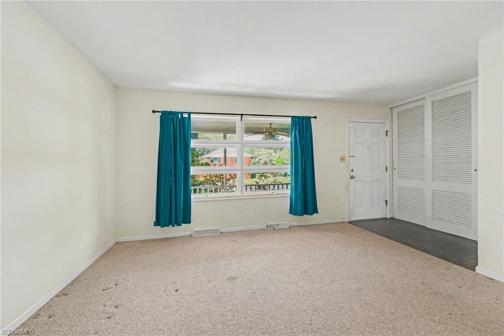 3410 Fern Place Greensboro, NC 27408 - Photo 5 of 29