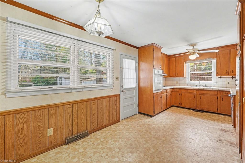 3410 Fern Place Greensboro, NC 27408 - Photo 7 of 29