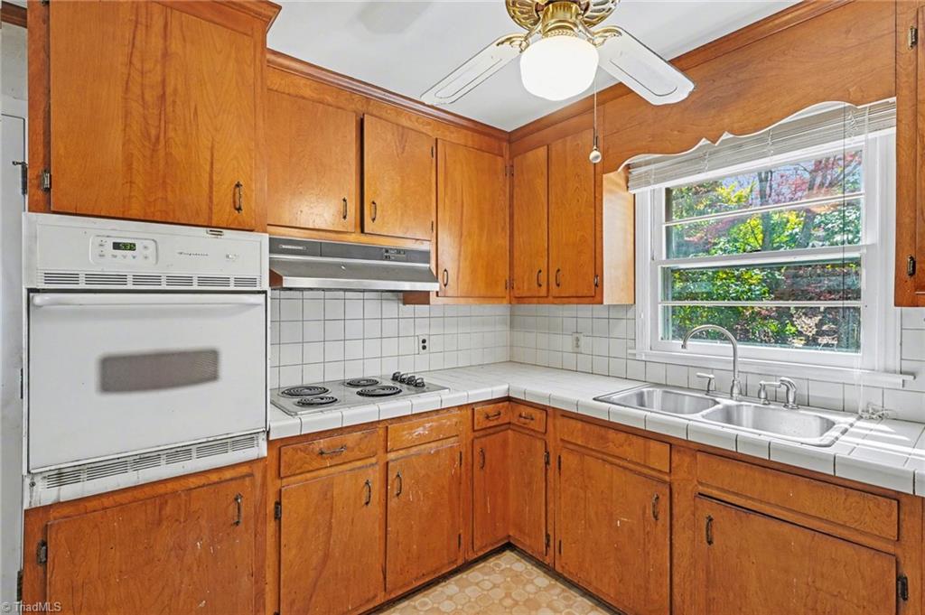 3410 Fern Place Greensboro, NC 27408 - Photo 8 of 29