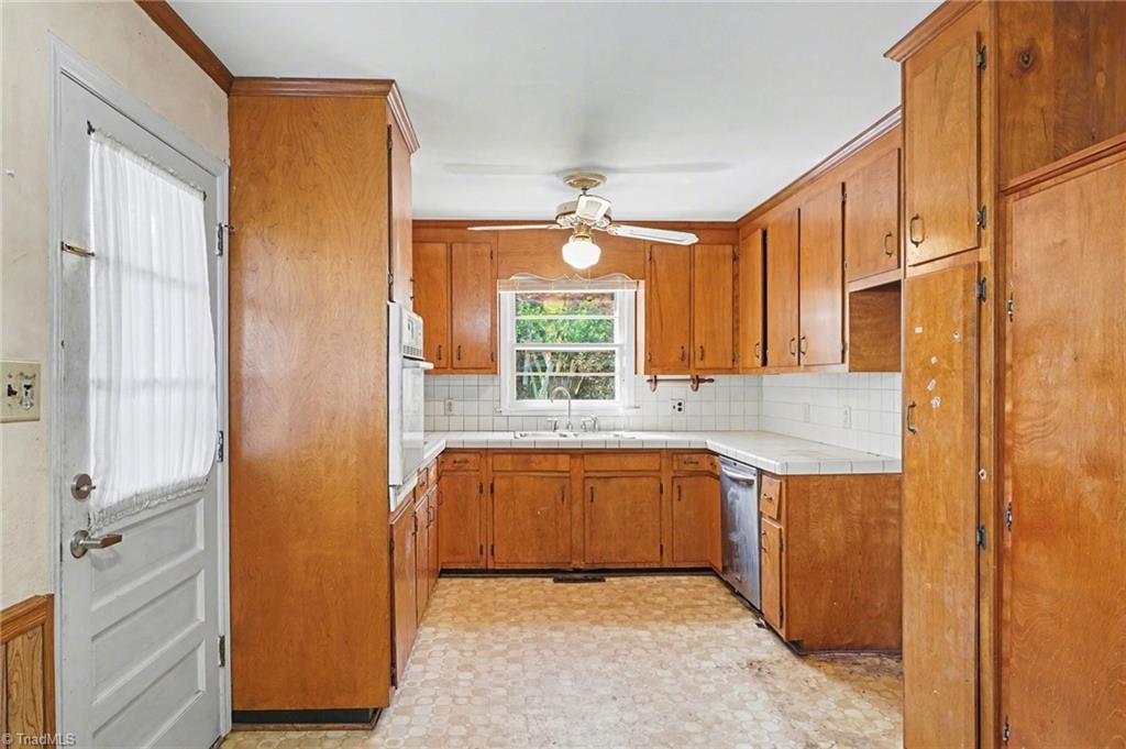 3410 Fern Place Greensboro, NC 27408 - Photo 10 of 29