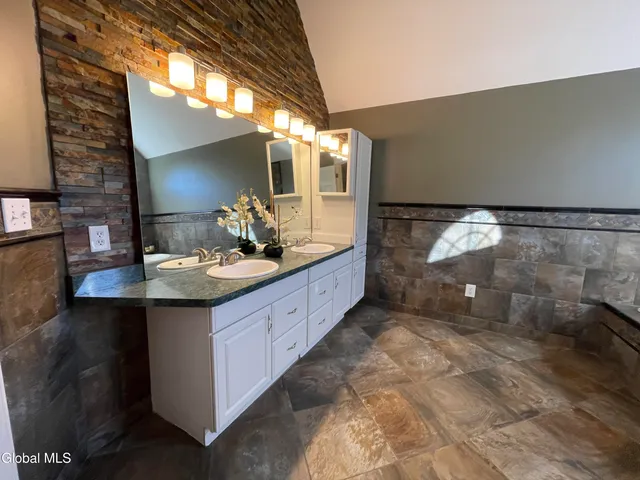 $780,000 | 2066 Orchard Park Drive, Niskayuna, NY 12309