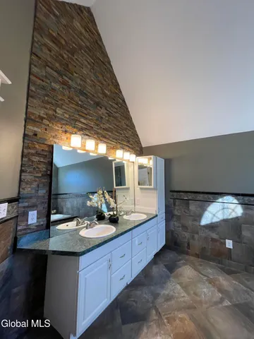 $780,000 | 2066 Orchard Park Drive, Niskayuna, NY 12309