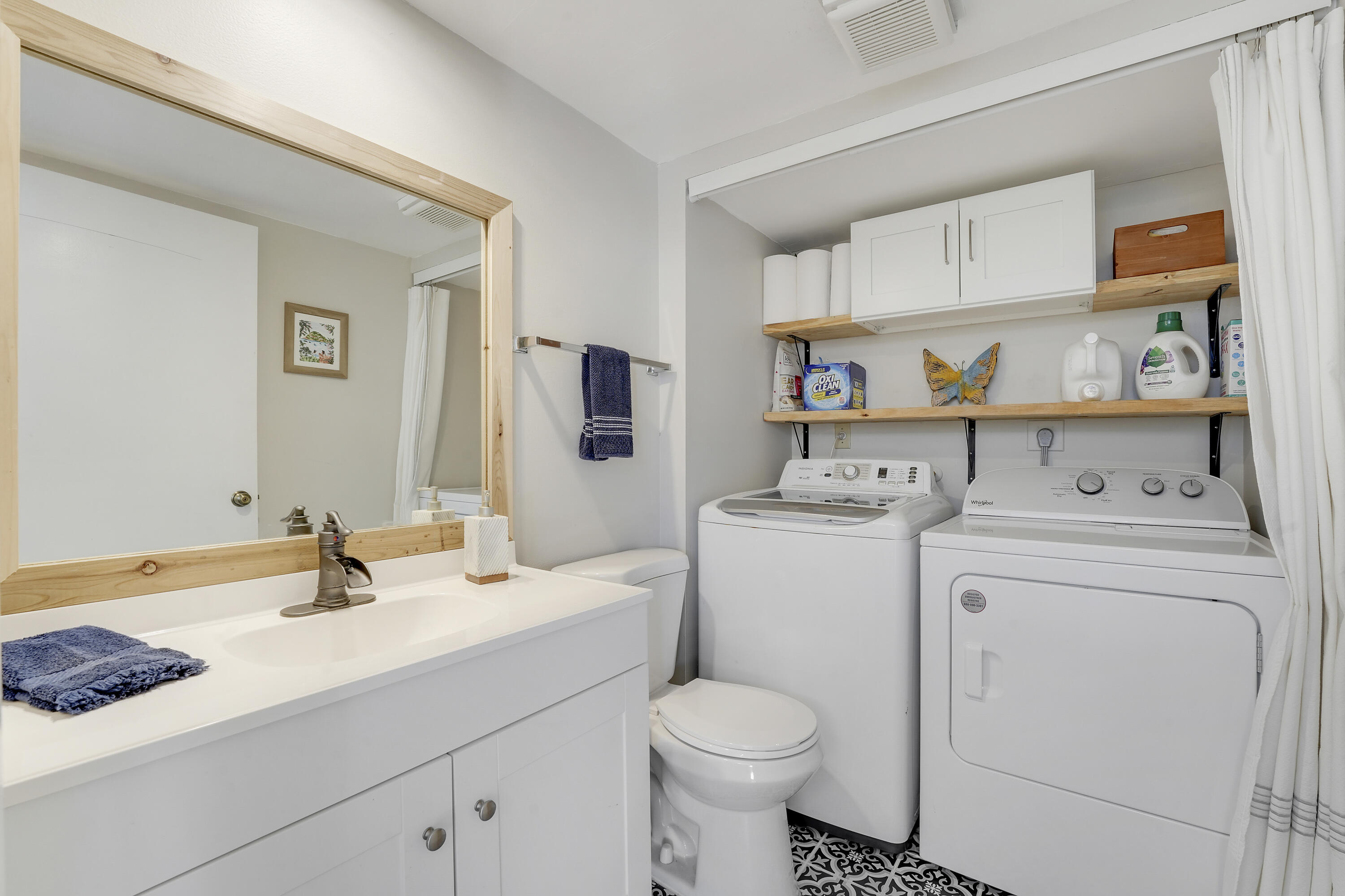 3900 County Line Road, Unit 4C Tequesta, FL 33469 - Photo 11 of 41 a bathroom with a sink toilet and vanity