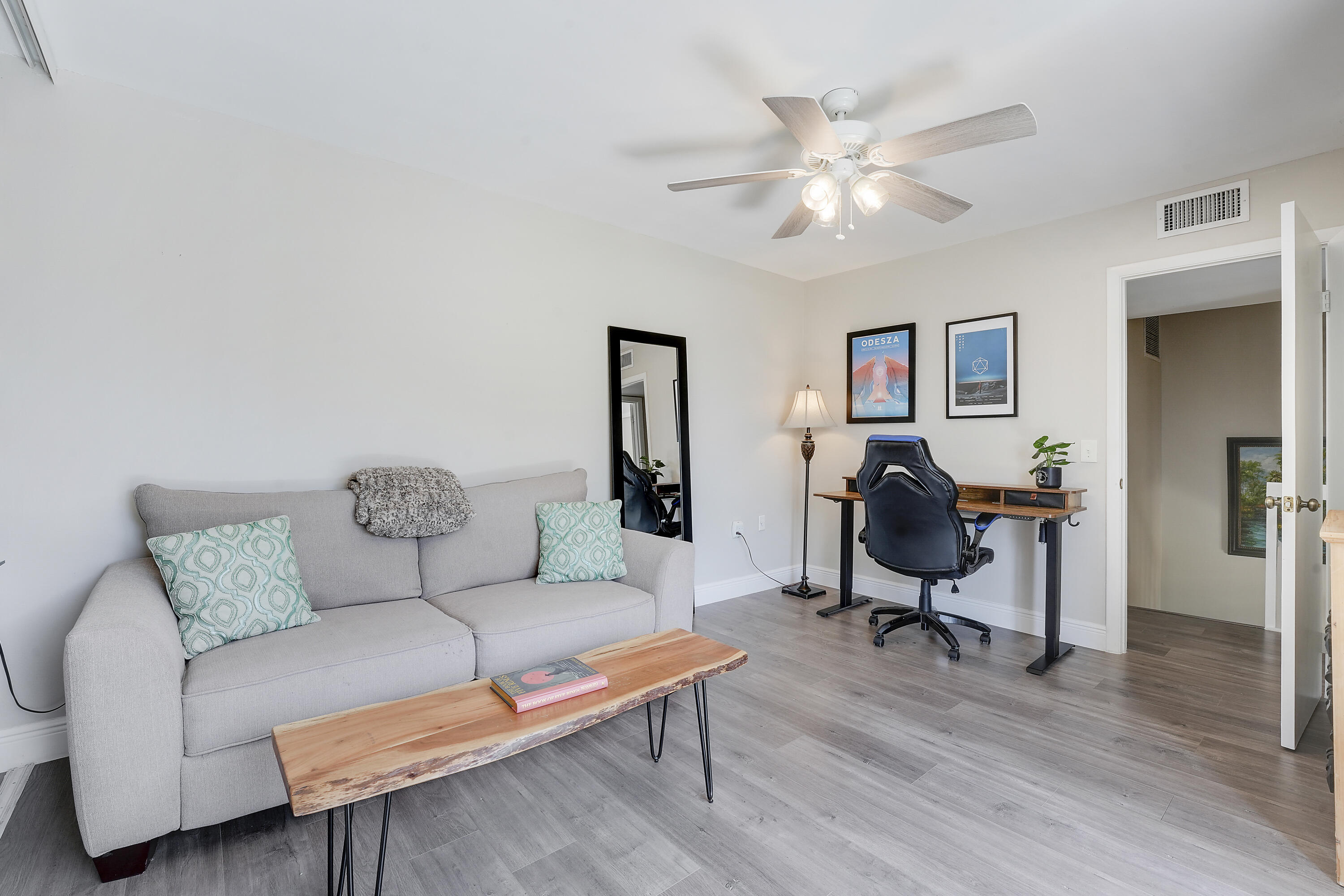 3900 County Line Road, Unit 4C Tequesta, FL 33469 - Photo 17 of 41 a living room with furniture