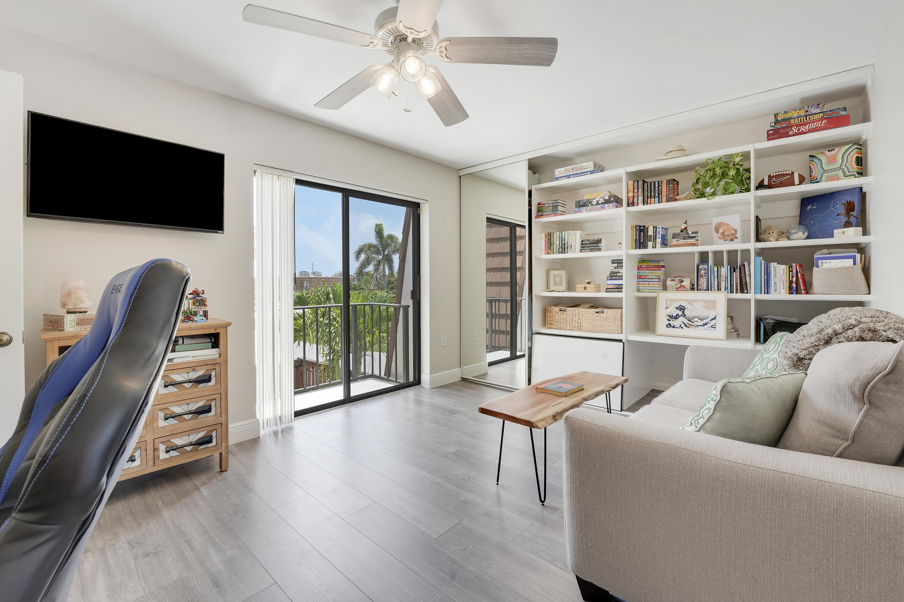 3900 County Line Road, Unit 4C Tequesta, FL 33469 - Photo 18 of 41 a living room with furniture and a flat screen tv