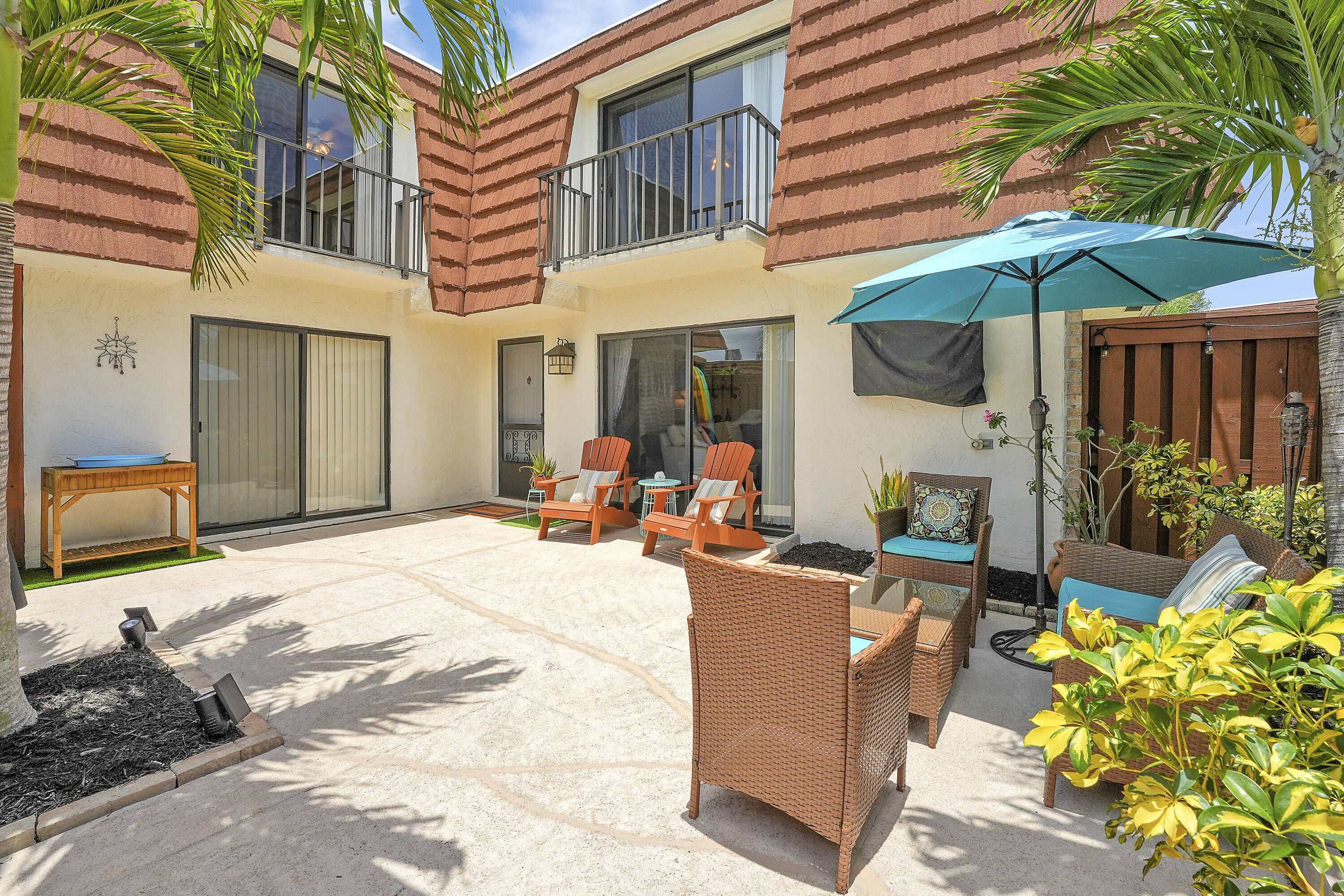 3900 County Line Road, Unit 4C Tequesta, FL 33469 - Photo 22 of 41 a view of a dinning room with a patio