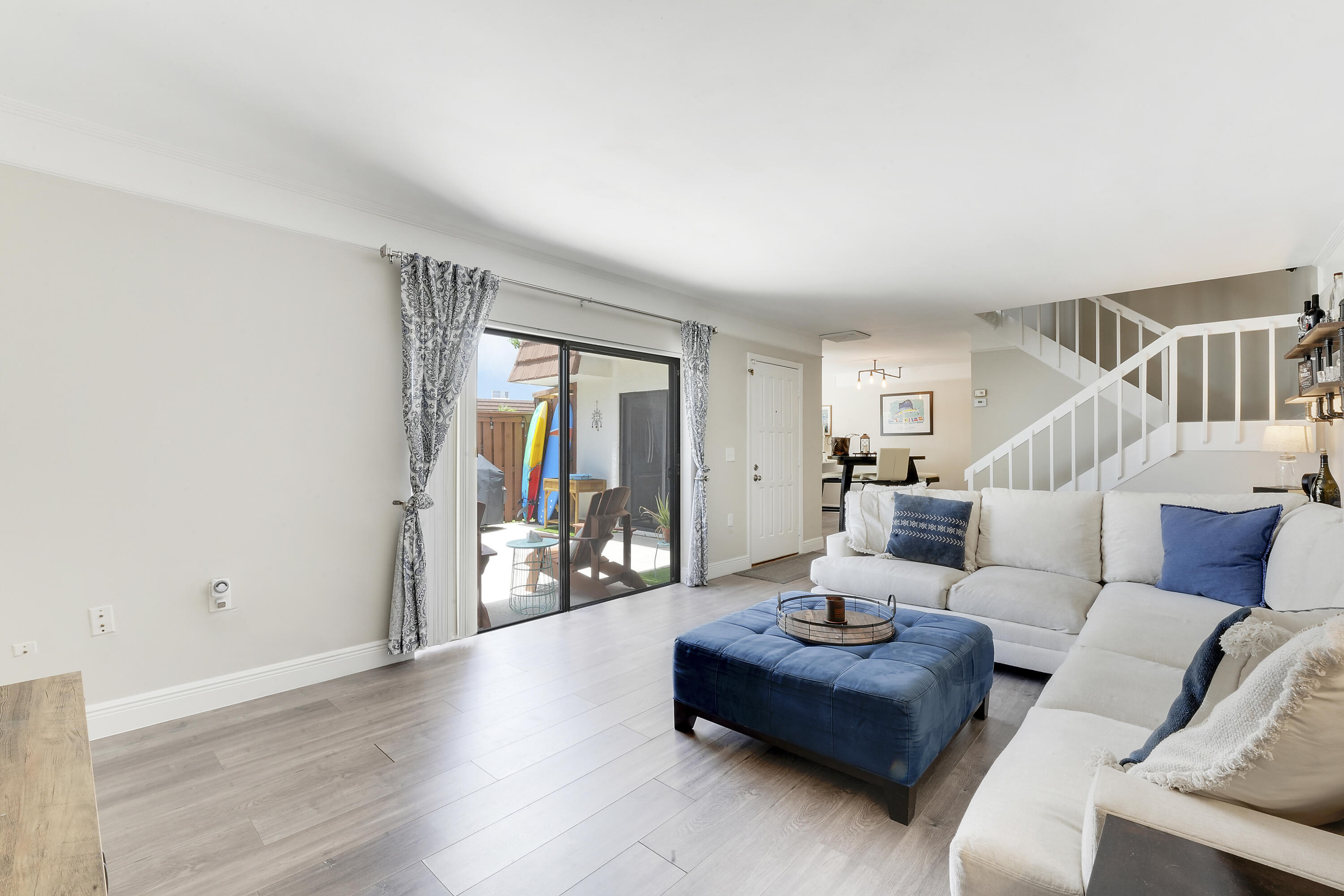 3900 County Line Road, Unit 4C Tequesta, FL 33469 - Photo 4 of 41 a living room with furniture and wooden floor