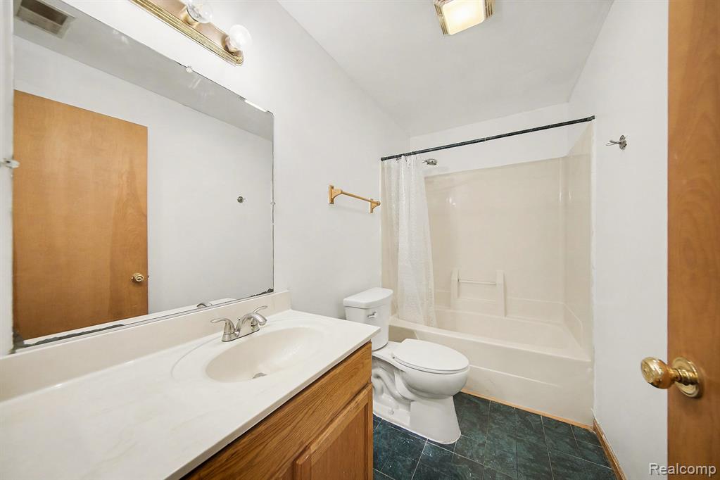 23780 Carleton West Road Belleville, MI 48111 - Photo 13 of 35 Gallery Image 13